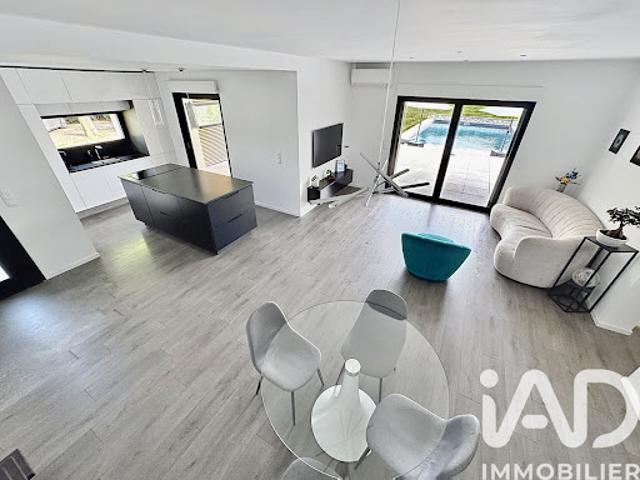 Vente Maison 4 pièces 130 m2 Saint Etienne du Grès