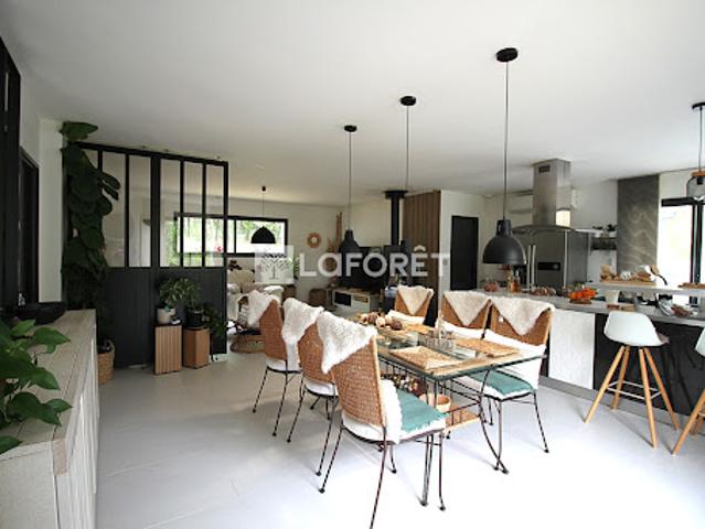 Vente Maison 4 pièces 130 m2 Paussac et Saint Vivien