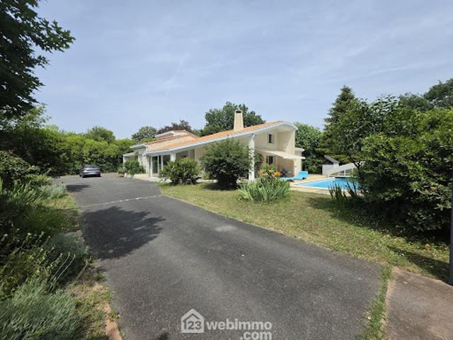 Vente Maison 7 pièces 170 m2 Blanquefort