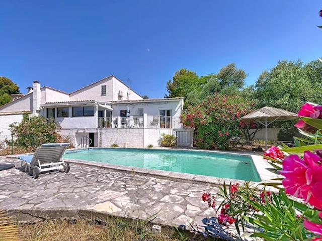 Vente Maison 5 pièces 184 m2 Saint Geniès des Mourgues