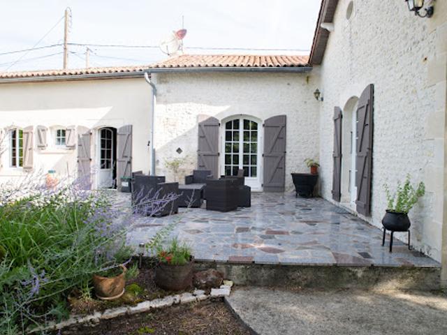 Vente Maison 4 pièces 183 m2 Ladiville