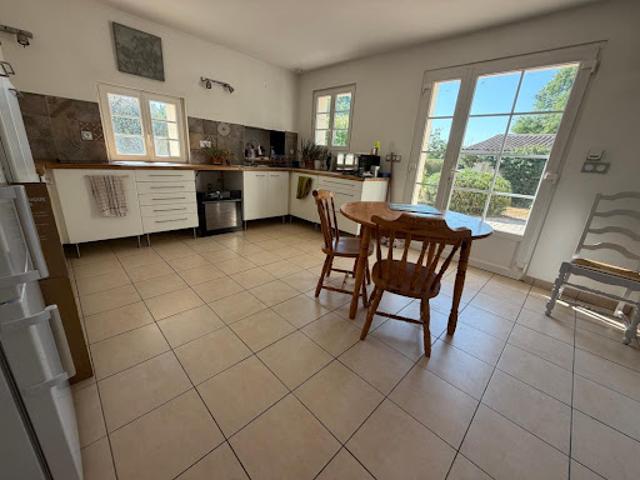 Vente Maison 4 pièces 214.5 m2 Fontaines d'Ozillac