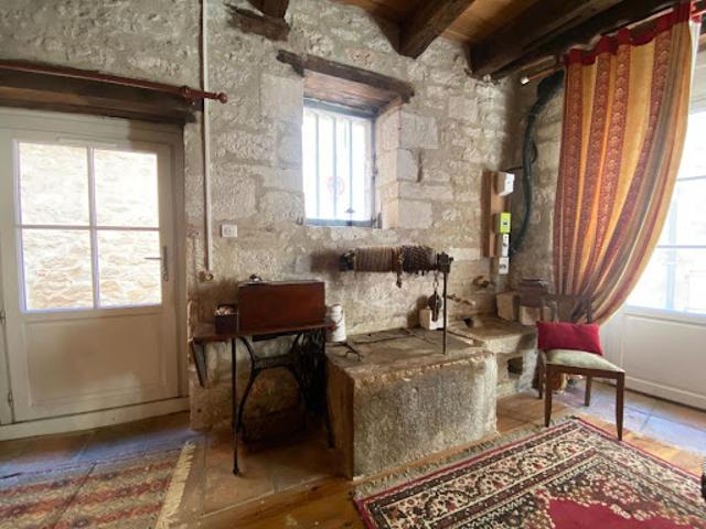 Vente Maison 4 pièces 218 m2 Montpezat de Quercy