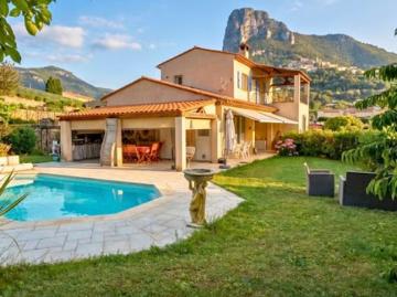 Vente Maison 4 pièces 219 m2 Saint Jeannet