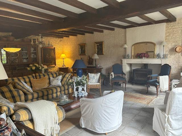 Vente Maison 4 pièces 210 m2 Saint Pierre de Juillers