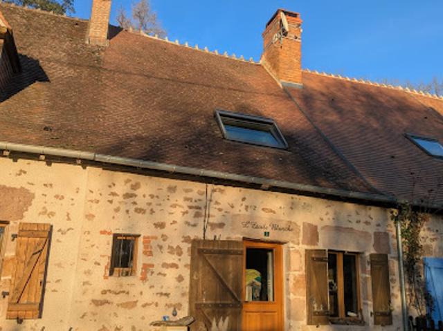 Vente Maison 4 pièces 75 m2 Saint Bonnet Tronçais