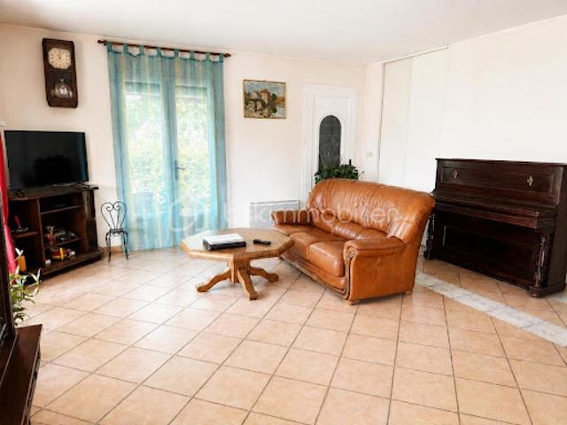 Vente Propriété 4 pièces 83 m2 Saint Aigulin