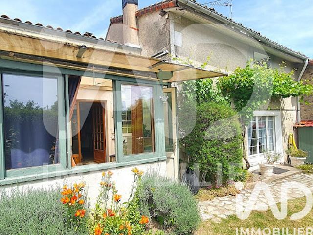 Vente Maison 4 pièces 97 m2 Saint Laurent de Céris