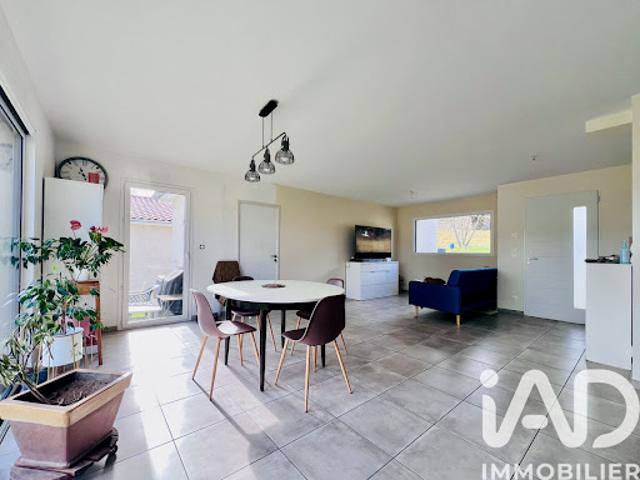 Vente Maison 5 pièces 103 m2 Saint Clément les Places