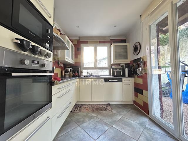 Vente Maison 5 pièces 110 m2 Sainte Anastasie sur Issole