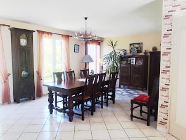 Vente Maison 5 pièces 111 m2 Saint Jean d'Angély