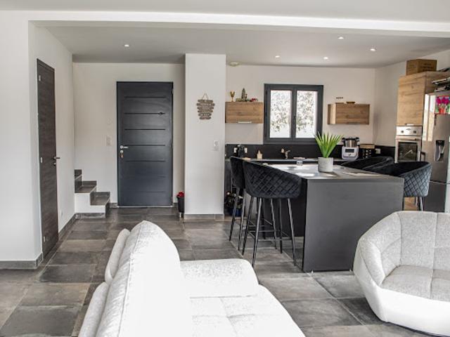 Vente Maison 5 pièces 124 m2 Sainte Cécile les Vignes