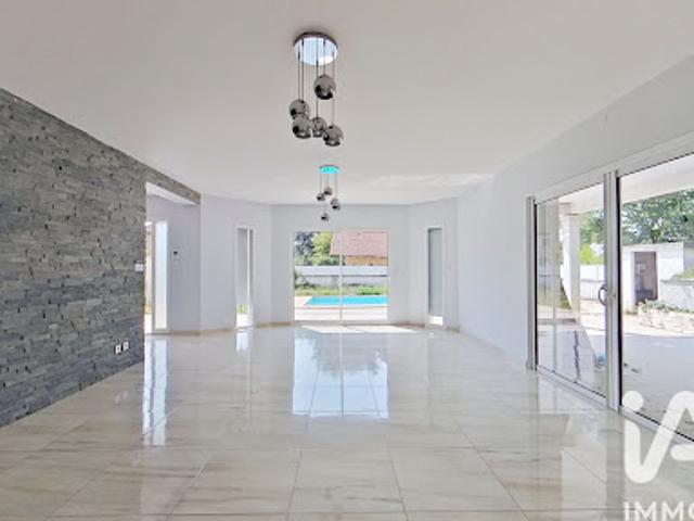 Vente Maison 5 pièces 126 m2 Saint Clair de la Tour