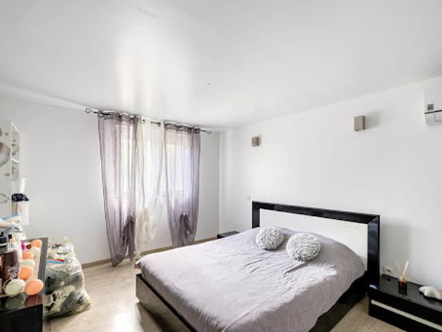Vente Maison 5 pièces 121 m2 Léognan