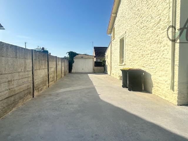 Vente Maison 5 pièces 122 m2 Saint Hilliers