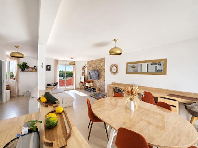 Vente Maison 5 pièces 123 m2 Névian