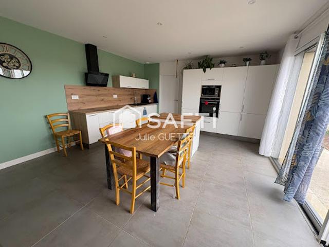 Vente Maison 5 pièces 123 m2 Fontenay le Comte