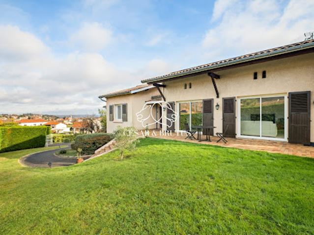 Vente Maison 5 pièces 135 m2 Jardin