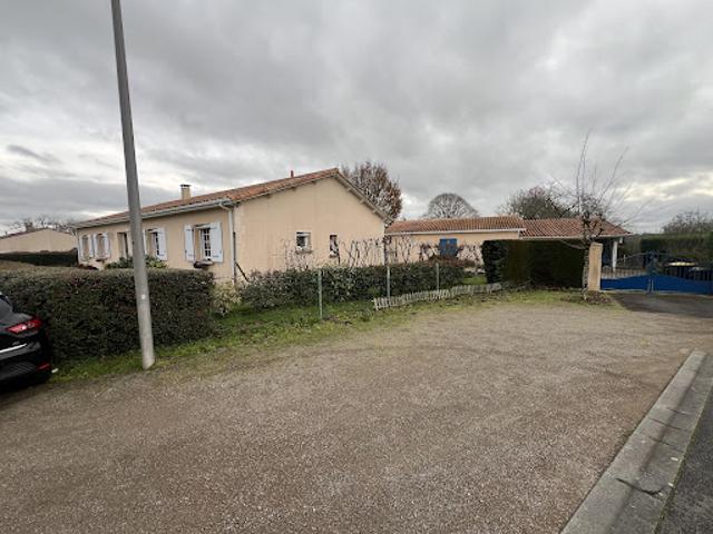 Vente Maison 5 pièces 137.01 m2 Confolens