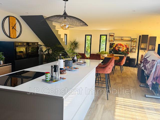 Vente Maison 5 pièces 138 m2 Saint Cyr sur Mer