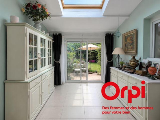 Vente Maison 5 pièces 138 m2 Voisins le Bretonneux