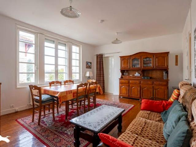 Vente Maison 7 pièces 130 m2 Chalais