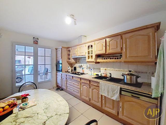 Vente Maison 5 pièces 133 m2 Sainte Eulalie