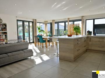Vente Maison 5 pièces 147.78 m2 Saint Genis les Ollières