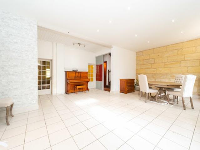Vente Maison 5 pièces 154 m2 Saint Seurin sur l'Isle