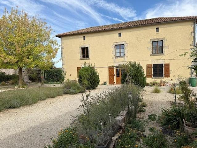 Vente Maison 5 pièces 157 m2 Villefagnan