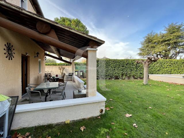 Vente Villa 5 pièces 165 m2 Saint Etienne du Grès