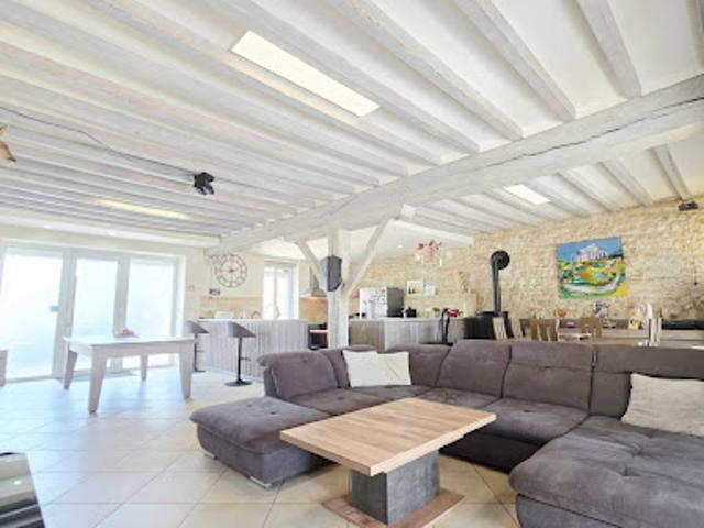 Vente Maison 5 pièces 165.6 m2 Saint Germain du Puy