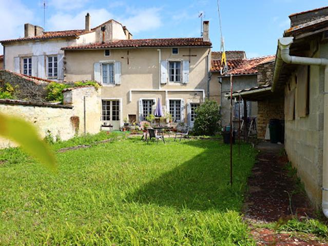 Vente Maison 5 pièces 168 m2 Aigre