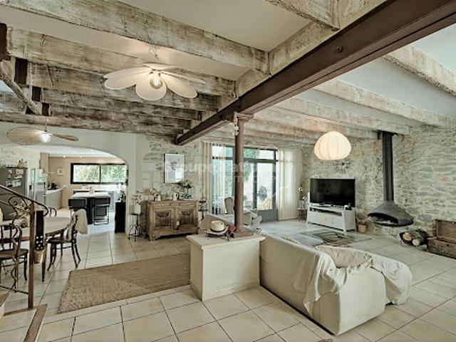 Vente Maison 5 pièces 160 m2 Saint Laurent d'Aigouze