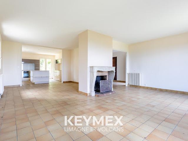 Vente Maison 5 pièces 161.14 m2 Saint Genès Champanelle