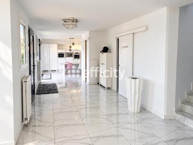 Vente Maison 5 pièces 180 m2 Vaulx en Velin