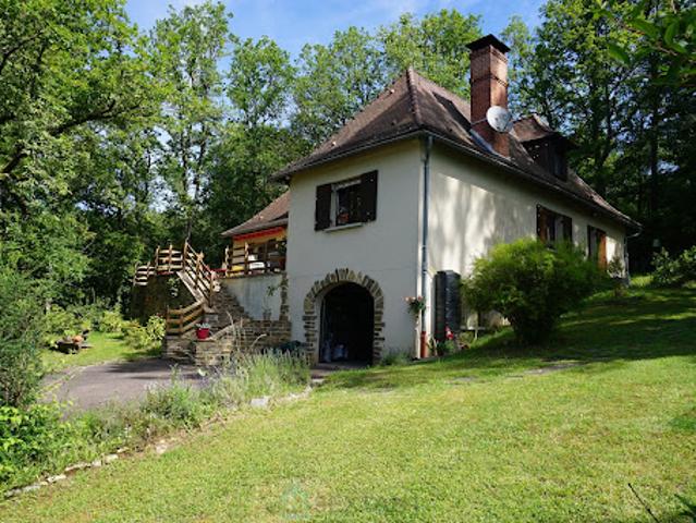 Vente Maison 5 pièces 192 m2 Saint Jean de Côle
