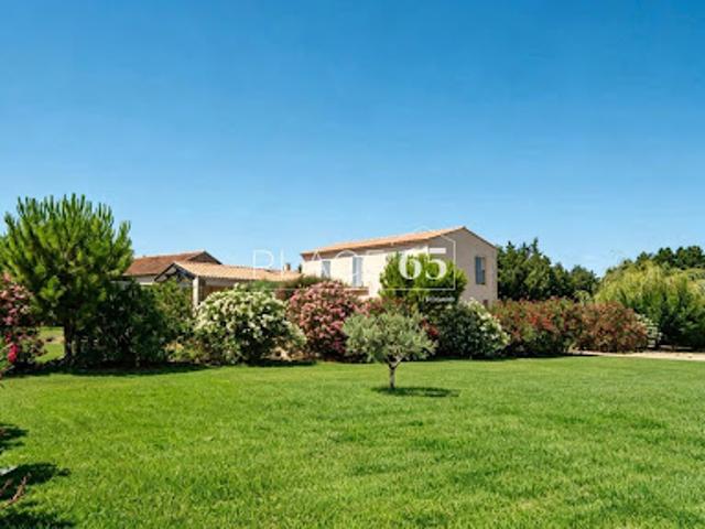 Vente Maison 5 pièces 206 m2 Saint Etienne du Grès