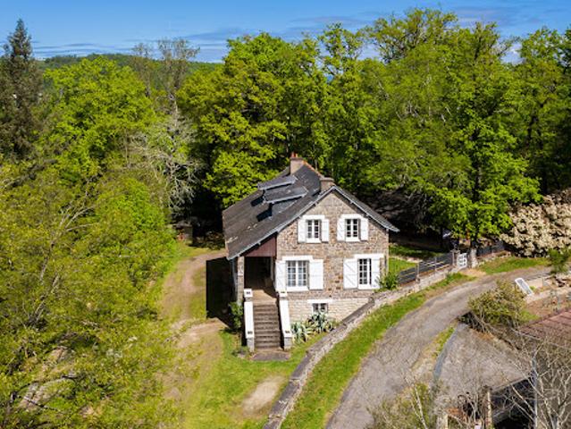 Vente Maison 5 pièces 218 m2 Saint Pantaléon de Larche