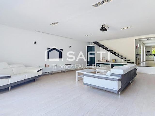 Vente Maison 5 pièces 210 m2 Neuilly Plaisance