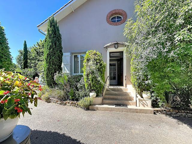 Vente Maison 5 pièces 210 m2 Douelle