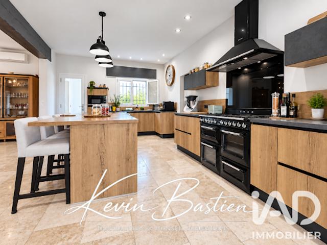 Vente Maison 5 pièces 211 m2 Chateaurenard