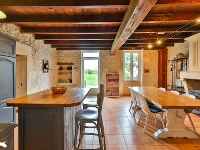 Vente Maison 5 pièces 213 m2 Jonzac