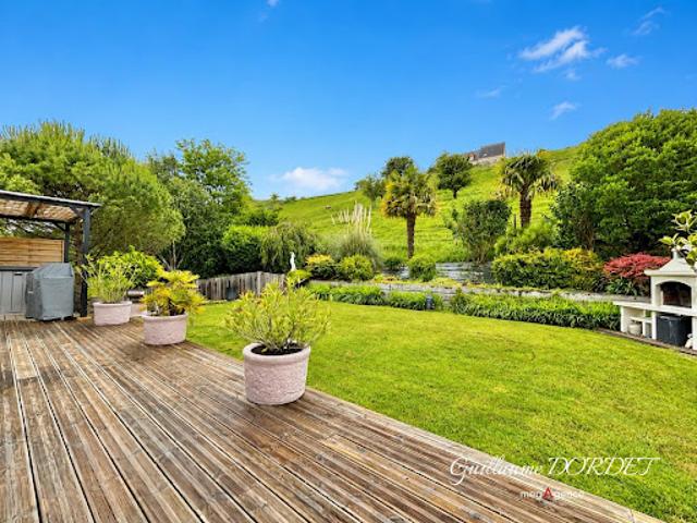 Vente Maison 5 pièces 220 m2 Rouxmesnil Bouteilles