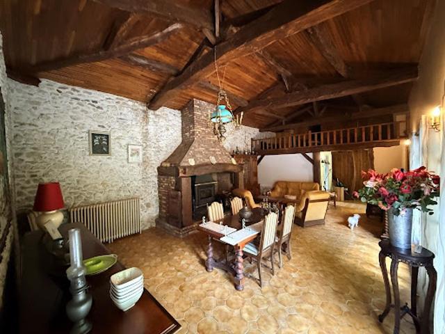 Vente Maison 5 pièces 240 m2 Saint Christoly de Blaye