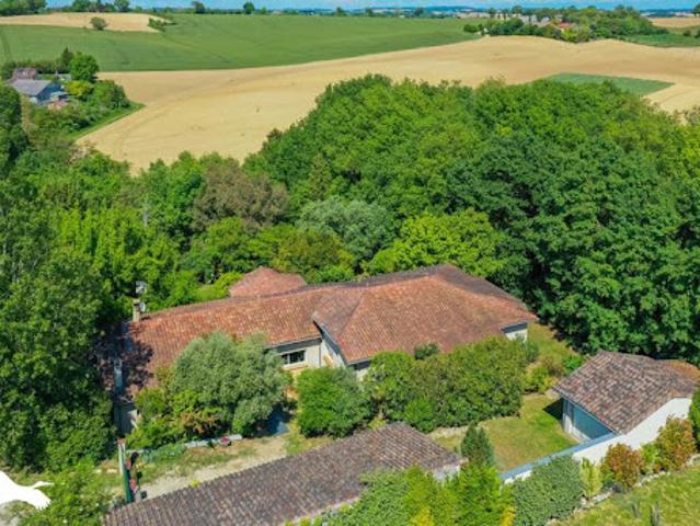 Vente Maison 7 pièces 250 m2 Razengues
