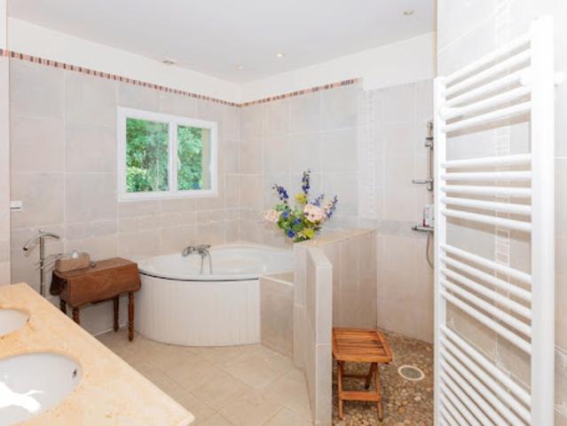 Vente Maison 7 pièces 250 m2 Razengues
