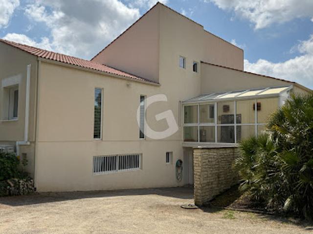 Vente Maison 5 pièces 297.36 m2 La Jonchère