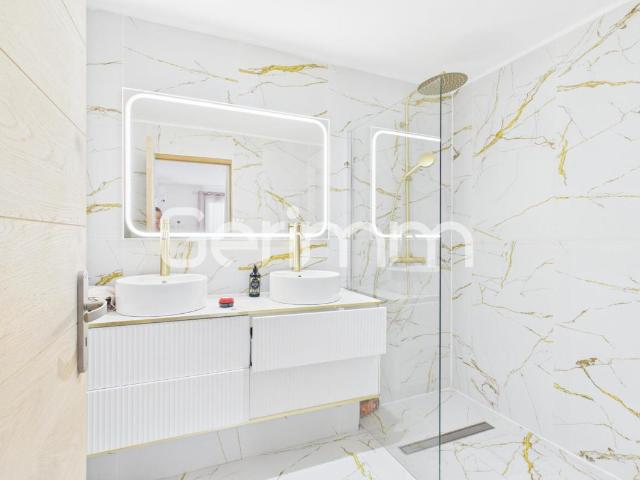 Vente Maison 5 pièces + cuisine 124 m² 525 000 € VIF