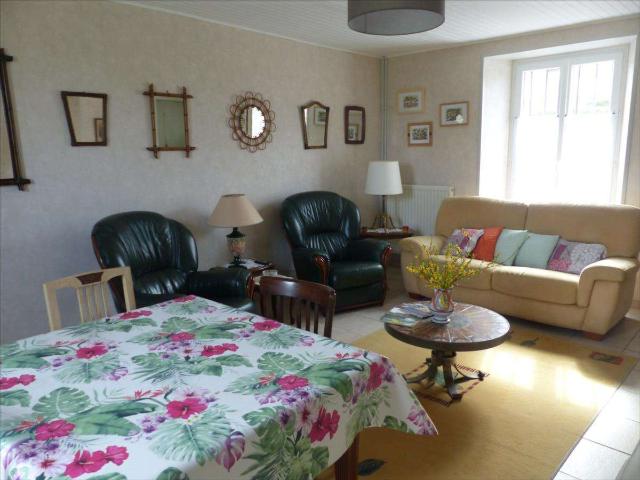 Vente maison 5 pièces Saint Symphorien le Valois 50